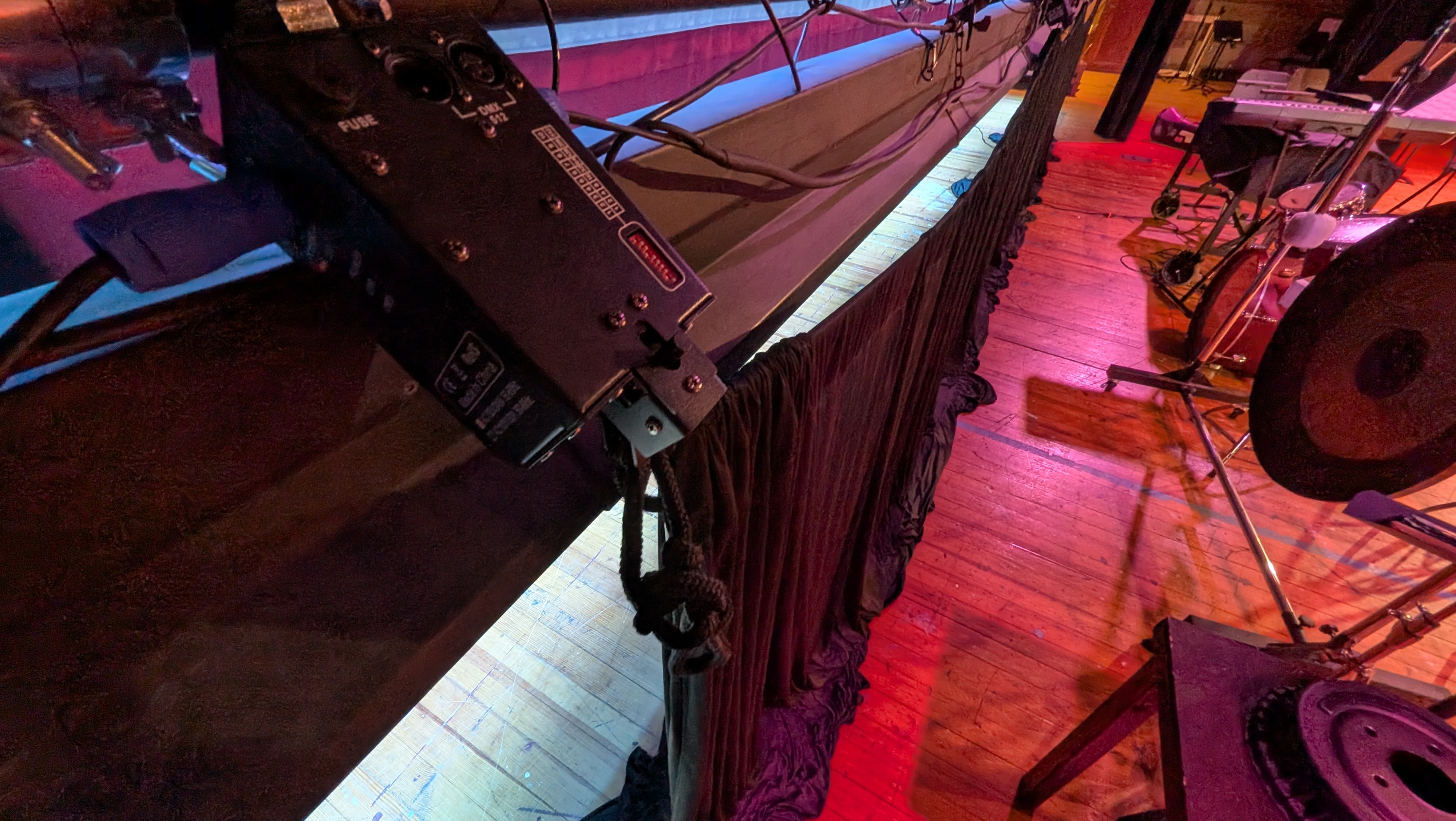A close up of a kabuki drop, holding a string, which suspends a curtain.